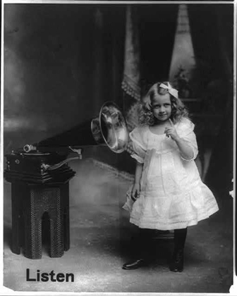 Little girl
          with victrola